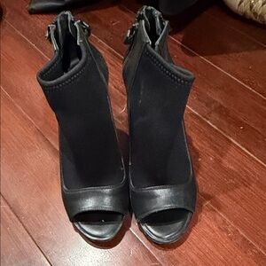 Chic Black Women's Peep-Toe Heeled Boots